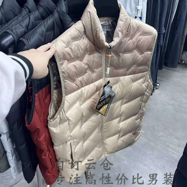 Light khaki/deep khaki